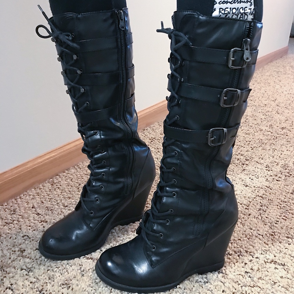 MIA lace up black leather wedge boots 7